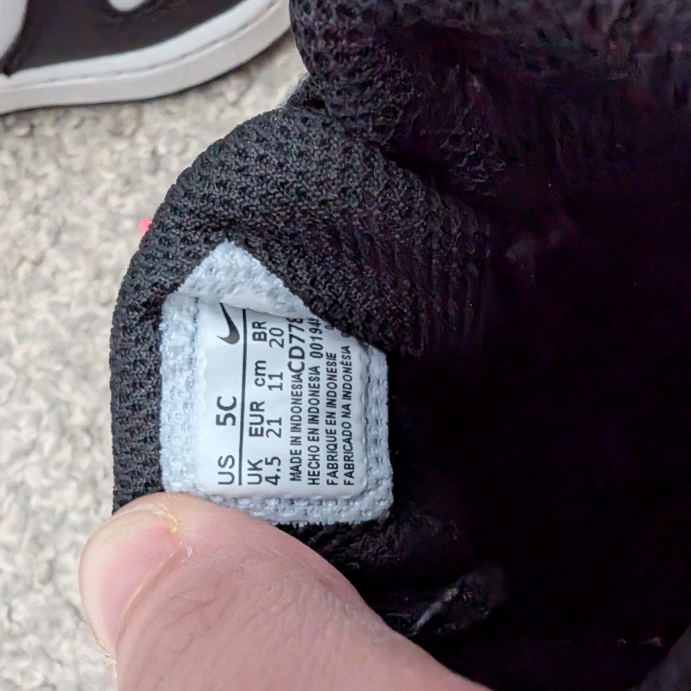 Nike Kids Black and Pink Sneakers - Picture 8 of 12